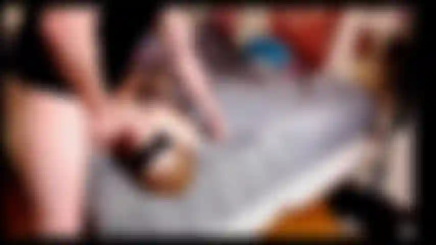 A grande surpresa de snowy de seu garanhão de pau duro! Bj de olhos vendados + cuck play c/ conversa suja/ foda de buceta apertada!