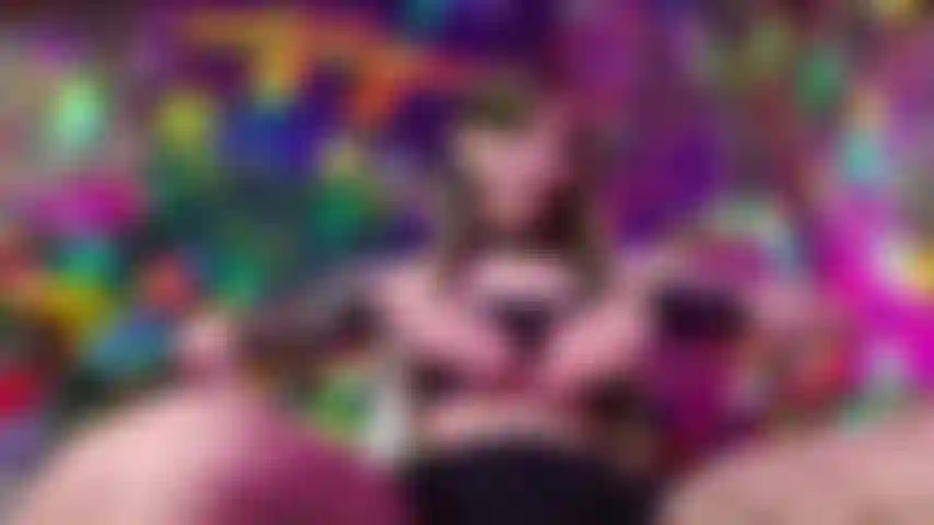 A deusa gótica despreza seu pau minúsculo (sph).