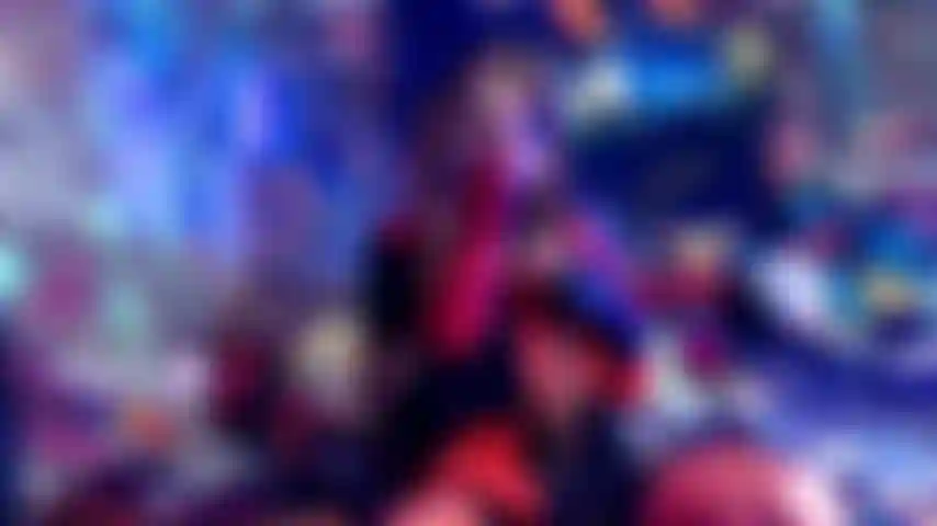 Harley quinn está tentando resistir a joi.