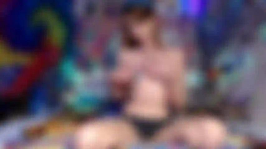 A gracinha hippie fica louca quando os pastéis saem! ( Inclui deepthroating e cum em meus seios pequenos 32a).