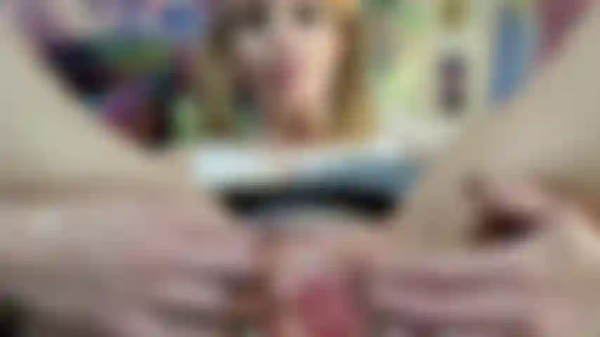 Safadinha na frente upskirt pussy play.