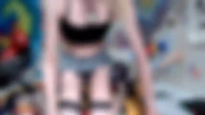 Magnífica minissaia provocante em salto alto com inacreditável cumtastic upskirt anal creampie.