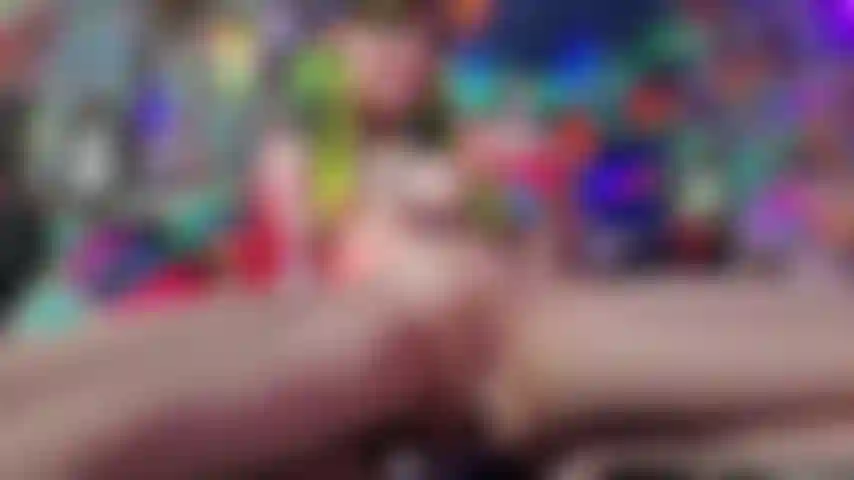 Tarefa de limpeza de esperma da vagabunda enjaulada cuckolding!
