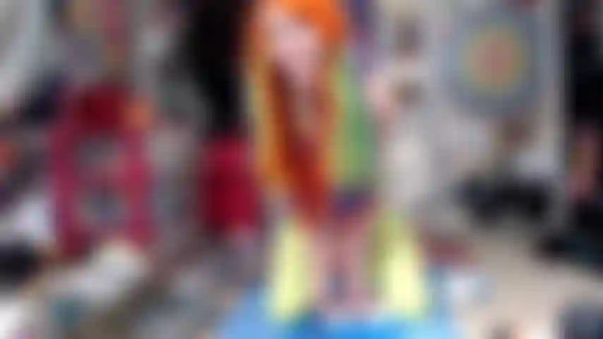 Cuspindo comida da criatura mais cruel.