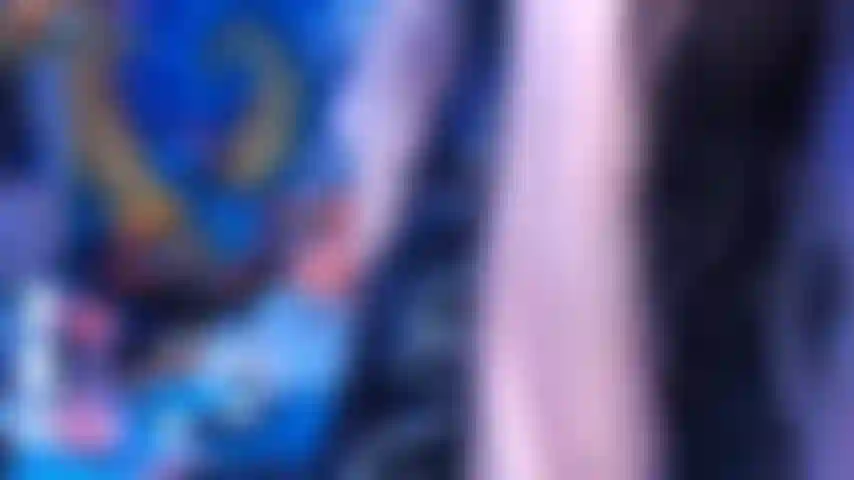 Upskirt de gata gótica, chutes altos, + palmada.