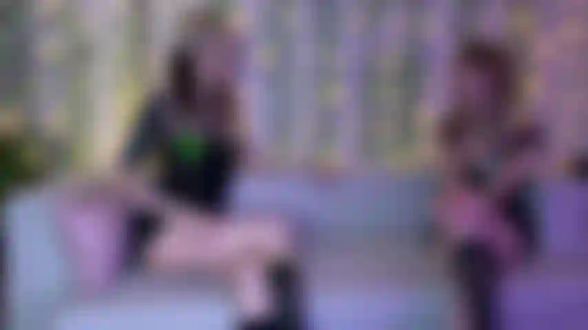 Massageando + adorando bolo de deusa charlie.