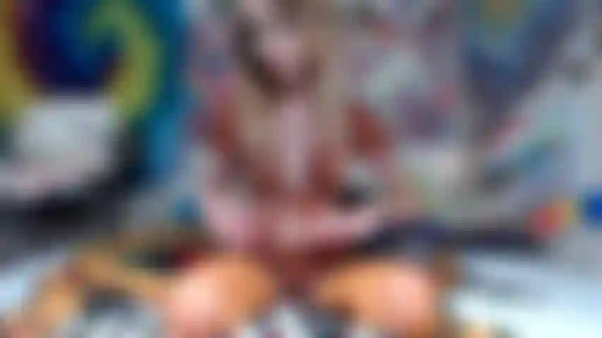 Quente e pesada com upskirt provocante para te deixar duro pra caralho desde o início!