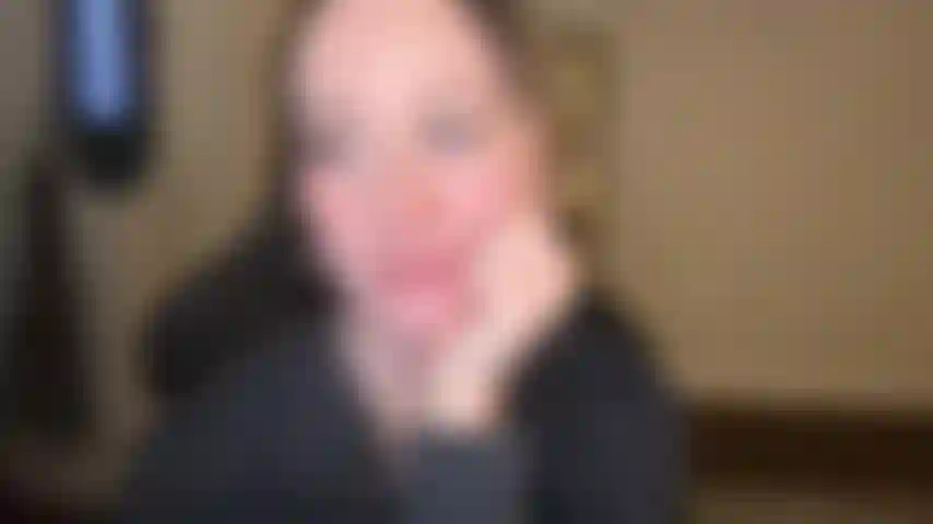 Faço videochamada com namorada à distância.
