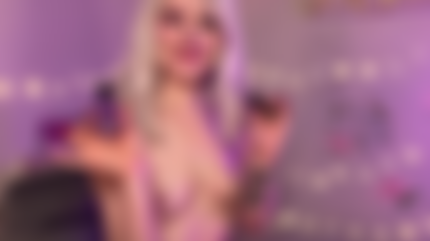 Faço massagem com óleo nos seios e nádegas.