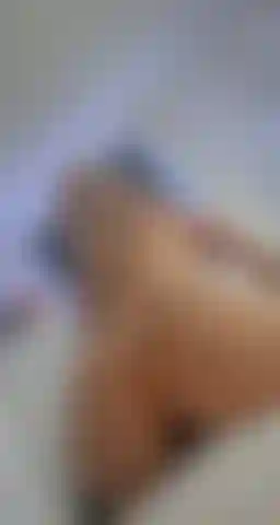 Adoro montar nos meus dildos.