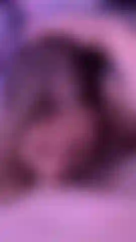 Eu chupando meu namorado com mais engasgos e fudendo minha garganta. Ele estava batendo bem no fundo da minha garganta tão rápido, meu deus.
