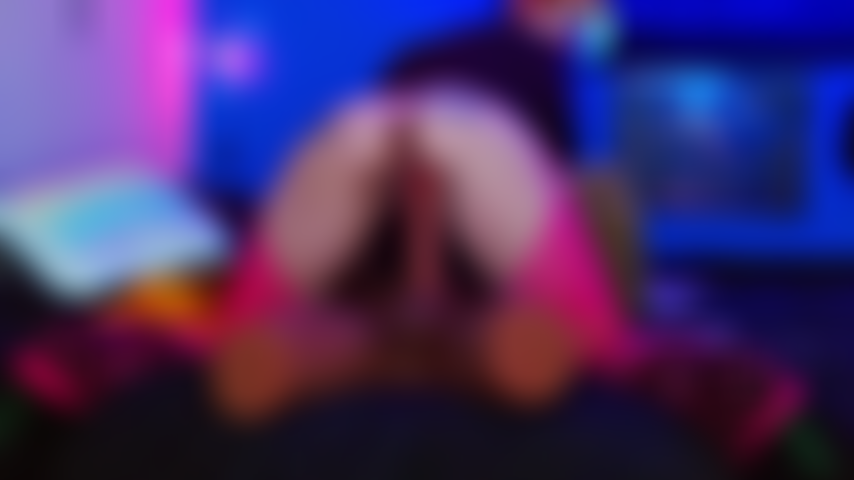 Assistindo pornografia montando no torso sem som!