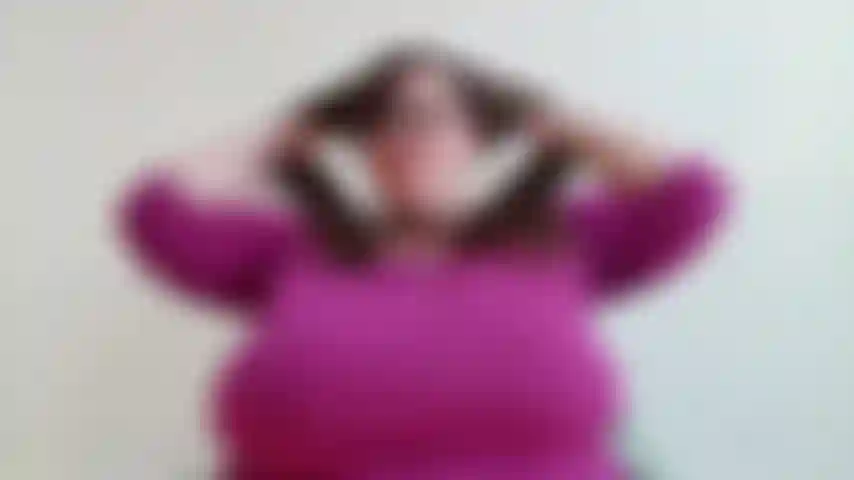 Brincadeiras com cabelo sem nudez.