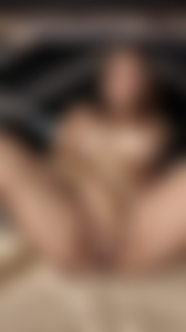 Dedilhando minha buceta.