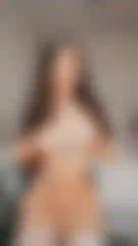 A enfermeira safada chloe cuidando da sua ereção.