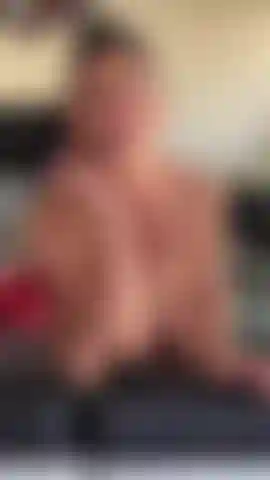 " Lubrificada anal" simples assim. Eu encharco meu cu com óleo de bebê e dou uma socada e creme no estilo piledrive.