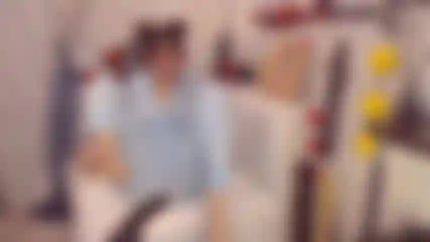 Pijama, porra nos pés.