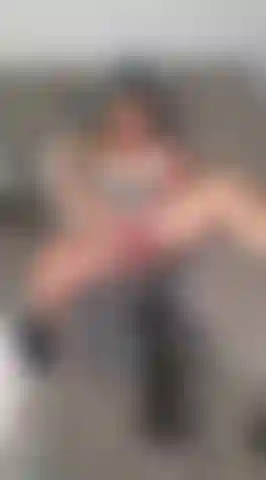 Foda-se a máquina no sofá.