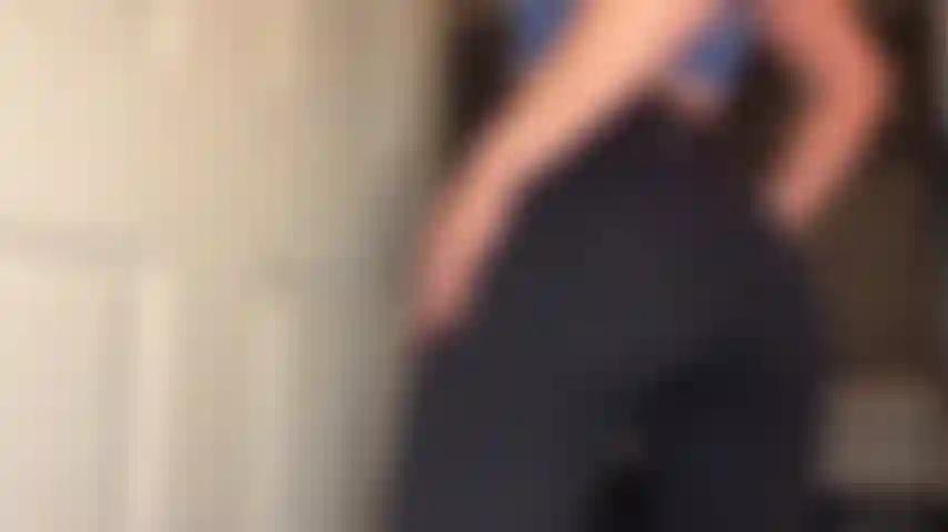 Calças de ioga pós-academia provocando/espalhando/twerking.