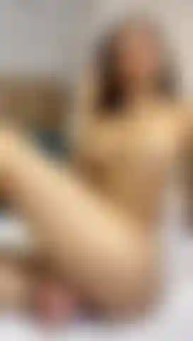 Fodendo minha buceta lentamente.