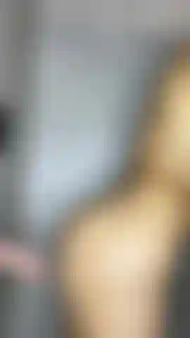 Eles me fodem enquanto tomo banho.