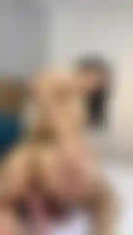 Balançando minha bunda no vibrador.