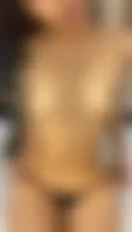 Desejando que você estivesse no meio das minhas pernas.