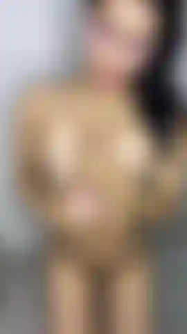 Brinque com seu pênis no meio dos meus peitos pequenos.