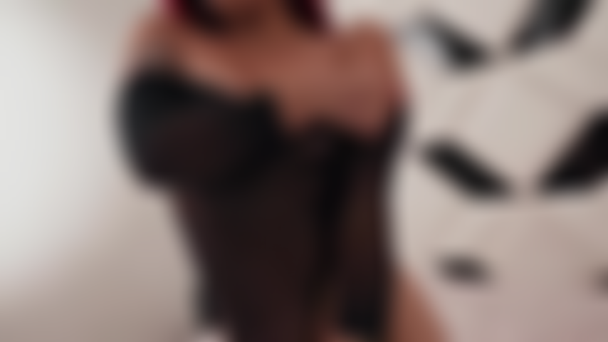 Sua garota safada quer uma surra.