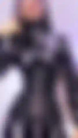 Show de strapon e vestido de látex.