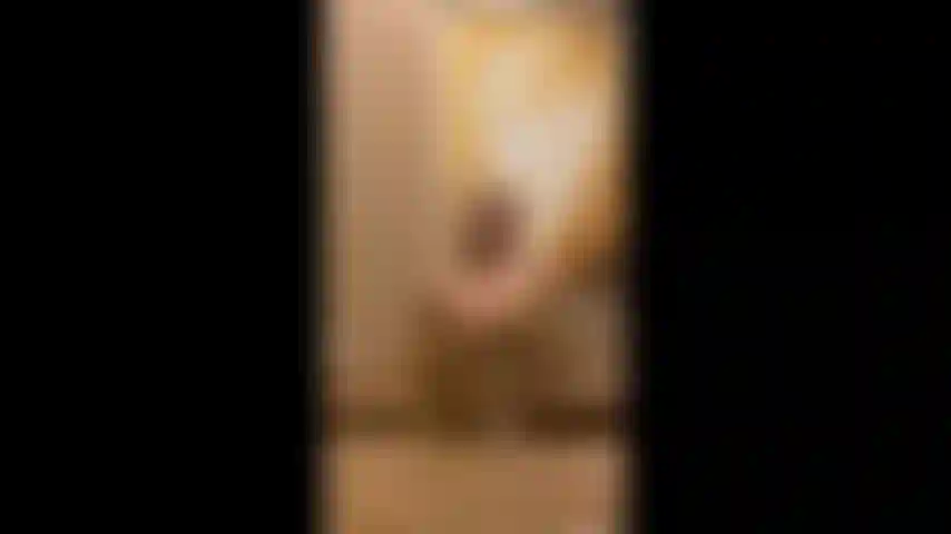 Mary carey tira a roupa e brinca com ela...