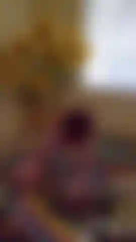 Sonhos de arco! Tenho andado em círculos tentando resumir esse novo vídeo que estou colocando na rotação para você. Vai te fazer girar sem parar, porque sim, quando estou nua, tudo gira ao meu redor. Então agora, deixa eu te mostrar do que se trata toda essa agitação do (hula) arco. Tags: hula hoop nua, buceta com pelos, peitos grandes, bunda gostosa, ruiva, óculos, milf, brincalhona, original, micro biquíni.