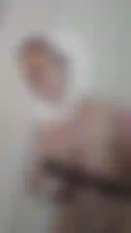 Banho de espuma super sexy! Quem diria que me ver me limpando faria você querer se sujar tanto? *Piscadinha. Eu! Eu faço! Eu acho que sim! Eu sei, é por isso que te convido a ficar por aqui enquanto eu te provoco, sem piedade. Vai em frente, tenta dar uma boa olhada no meu corpo perfeito entre as bolhas de sabão e por trás do vidro embaçado. Meu deus, adoro te deixar louco! Tags: milf, banho, ensaboada, bolhas, nu completo, seios grandes, bunda gostosa, pelo pubiano.