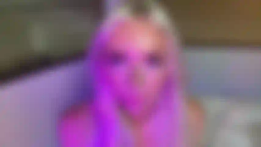 Namorada pov dá um bj desleixado.