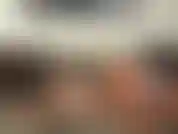 Tenho que ir trabalhar, sou uma hooters girl e não posso me atrasar. Mas alguém precisa de uma boa foda e eu não vou tirá-lo de minhas costas até que eu o faça gozar. Monto bem nele e depois engulo a carga dele...