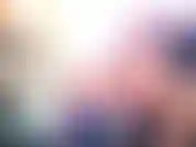 Pego o azeite para derramar em cima de mim enquanto fodo. Então depois que eu gozo, eu monto por trás. Finalmente eu tiro meus brinquedos anais para uma dupla penetração.