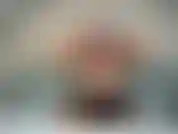 Uso um frasco inteiro de xampu para ensaboar meu cabelo comprido, borbulhar por toda parte e escorrer pelo meu rosto. Começo com o cabelo mergulhado em várias posições, ensaboo e enxáguo.