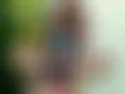 Na casa do meu amigo queria gozar na beirada da sacada dele. Me fodi muito bem lá e achei que seria um bom lugar pra brincar sozinha também! A única coisa era, seu vizinho estava lá fora relaxando também.