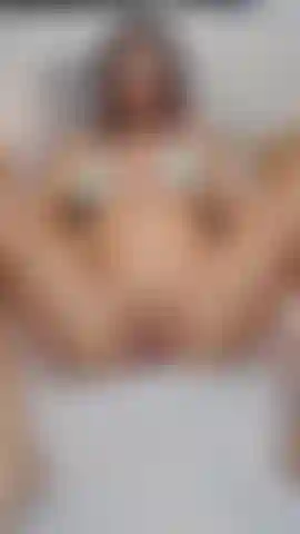 Pussy play with a big cum!