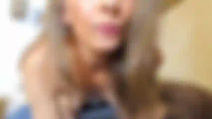 Robin - grande sim - divertida sessão de grupo provocando minha bucetinha, exibindo meus pés e muito mais.