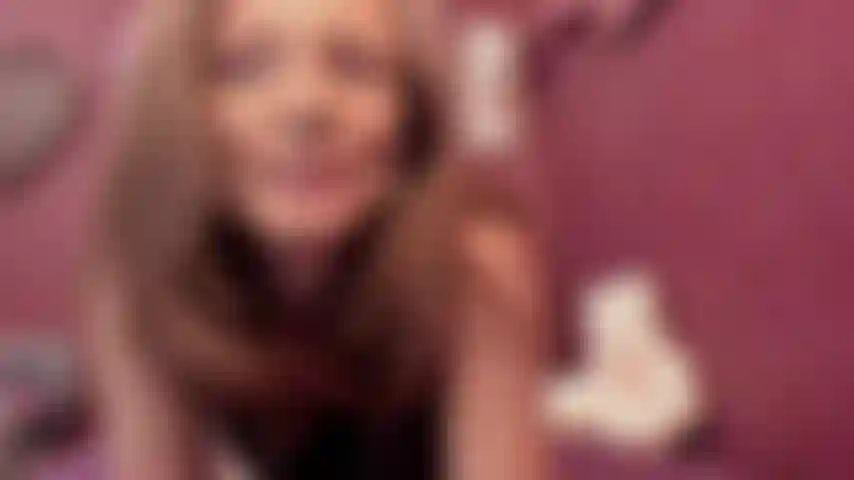 Risadinhas de pau minúsculo trazem grande energia bunda exuberante buceta exuberante clitóris ainda fofo 20m7 8 17 22.