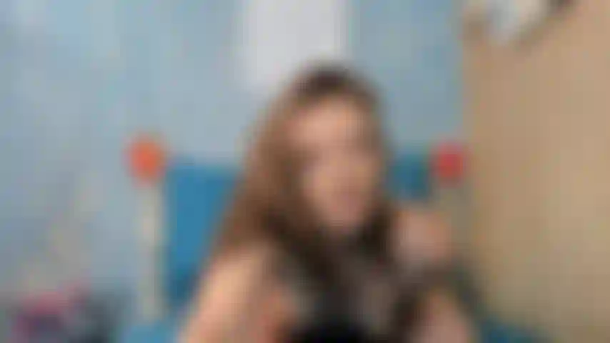 Robin brincando e fodendo com os dedos e feliz.