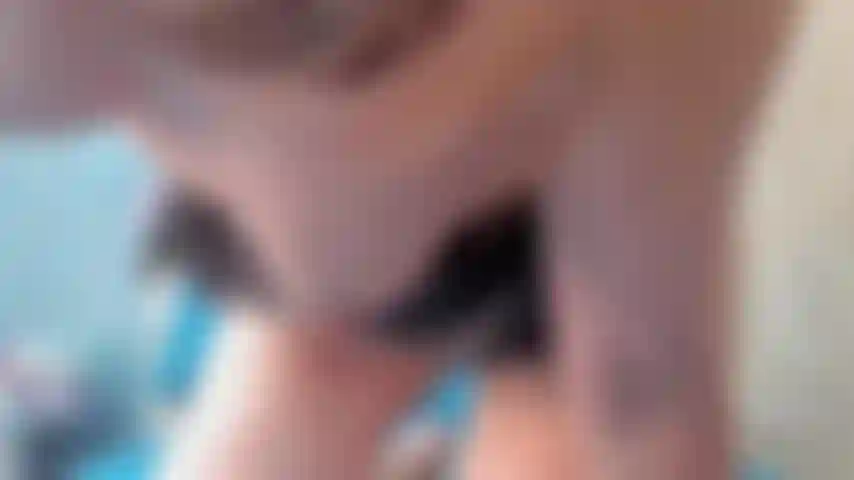 Robin - fodendo minha buceta peluda com doce e vibrador enquanto provoco meu clitóris com minha vibração de ponta, adoro receber essas vibrações diretamente de você, meu prazer simplesmente explode - basta observar meus dedos dos pés e mamilos.
