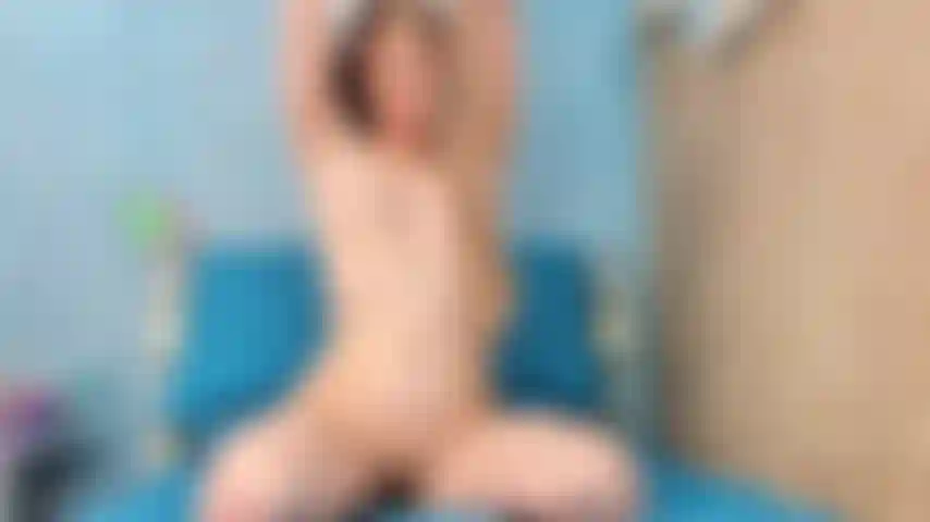 Robin vibrando de meia-calça. Consegui me convencer a encher meu cuzinho com a vibe exuberante. Quando você torna isso tão divertido, quero ser convencida de novo, bônus por aquelas pernas longas e toda aquela bunda de meia-calça.