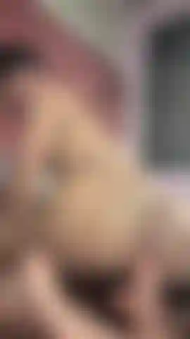 Você vai adorar me ver cavalgar meu dildo.