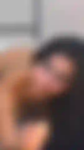 Olhe para mim, toque-me, sinta...