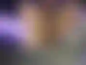 Provocação de fetiche por pés de óleo em topless.