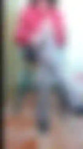 Senhorita blusa de cetim vermelha luva leggy hj joi wdil - siga meu sotaque britânico, mãos com luvas de cetim, pernas com meias, sapatos de salto agulha enquanto eu dou a você (dildo branco) uma punheta joi levemente elegante com contagem regressiva.