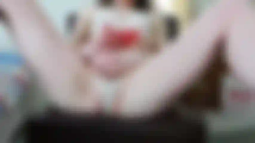 Pink_jelly dildo suave pós-orgasmo relaxado sem pressa jogo de buceta mostrando a você como minha boceta está molhada, lingerie de renda creme, pernas nuas, seios pequenos à vista. Câmera hd.