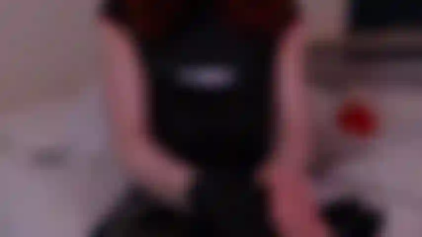 Fetiche de látex de xangai hj (dildo) v1, vestido de látex de xangai colocando minhas longas luvas de látex, brilho antes de executar joi usando vibrador. Siga minhas instruções e minhas mãos para seu joi cum.